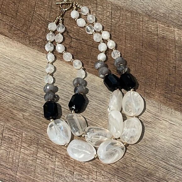 Womens Chunky Frosted Beads With Faceted Acrylic Double Layer Beaded Necklace OS - Picture 2 of 5